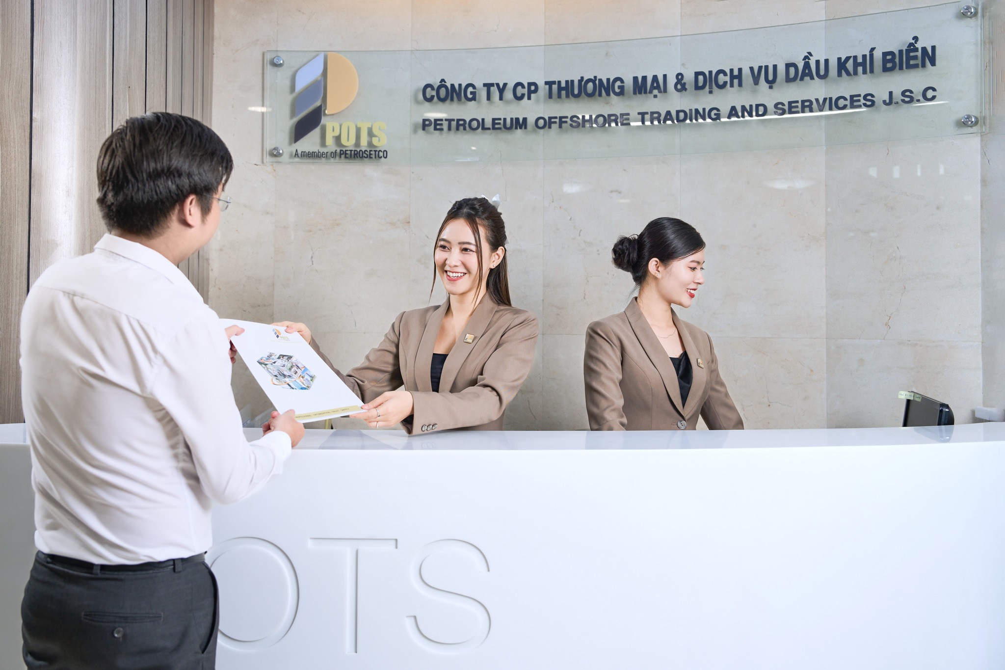 Receptionist – Administrative Staff