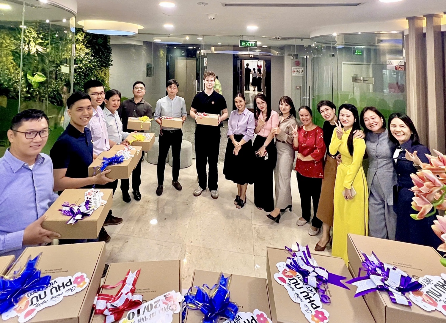 The Colors Of October 20 At Petrosetco And Its Member Units